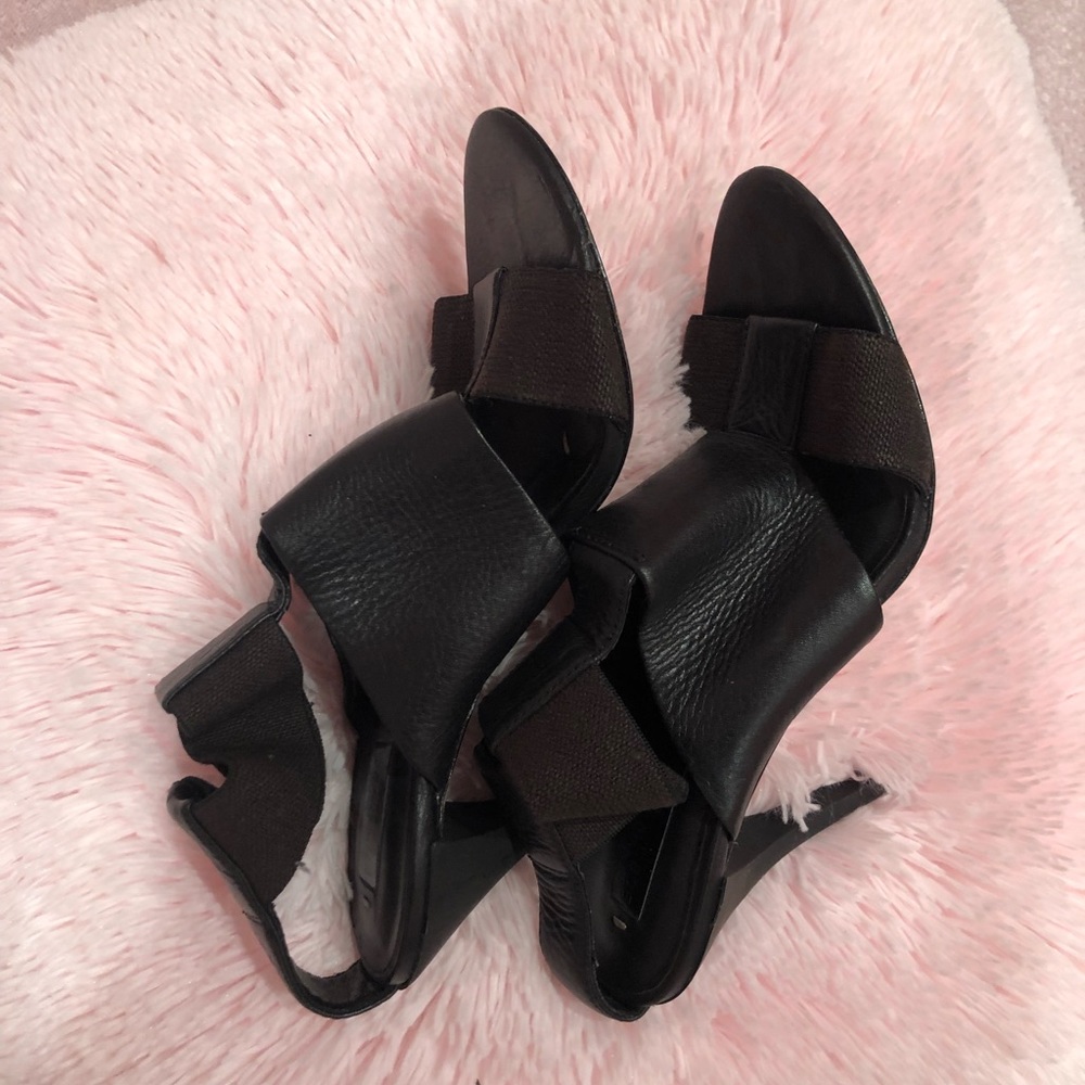 Size 8 BCBG heels